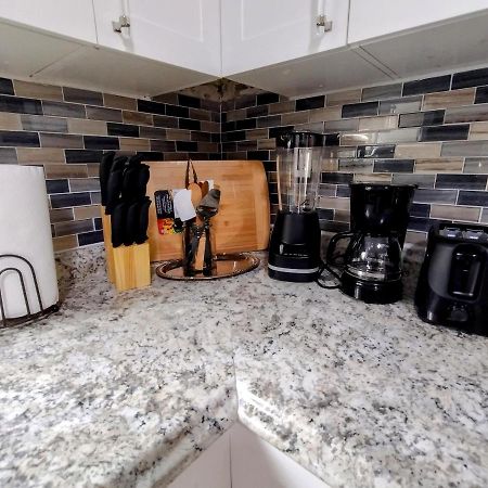 Cheerful 3-Bedroom Home /Ac+ Free Parking North Miami Beach Bagian luar foto
