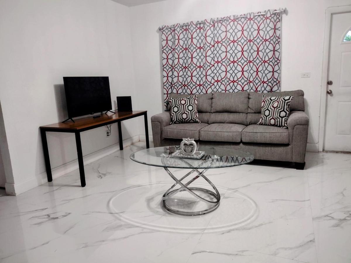 Cheerful 3-Bedroom Home /Ac+ Free Parking North Miami Beach Bagian luar foto