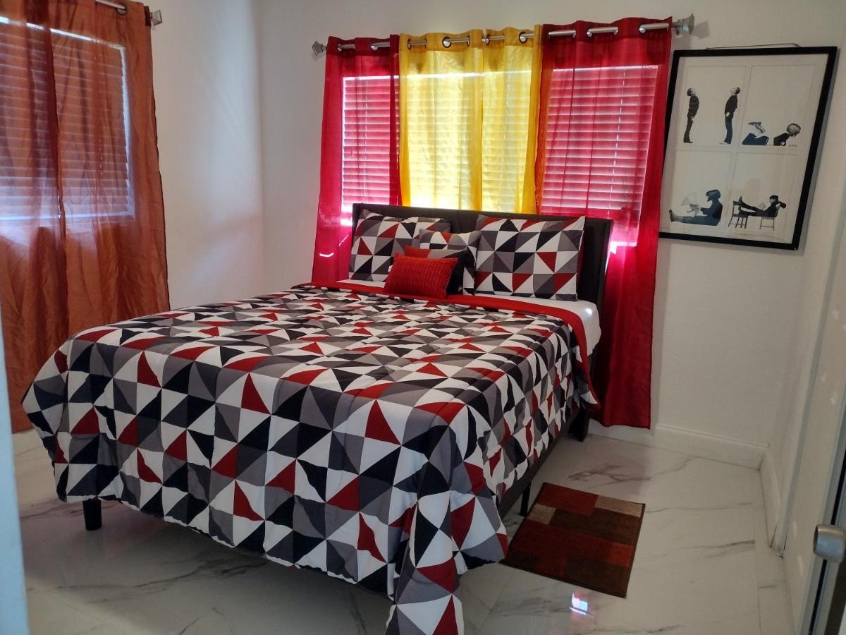 Cheerful 3-Bedroom Home /Ac+ Free Parking North Miami Beach Bagian luar foto