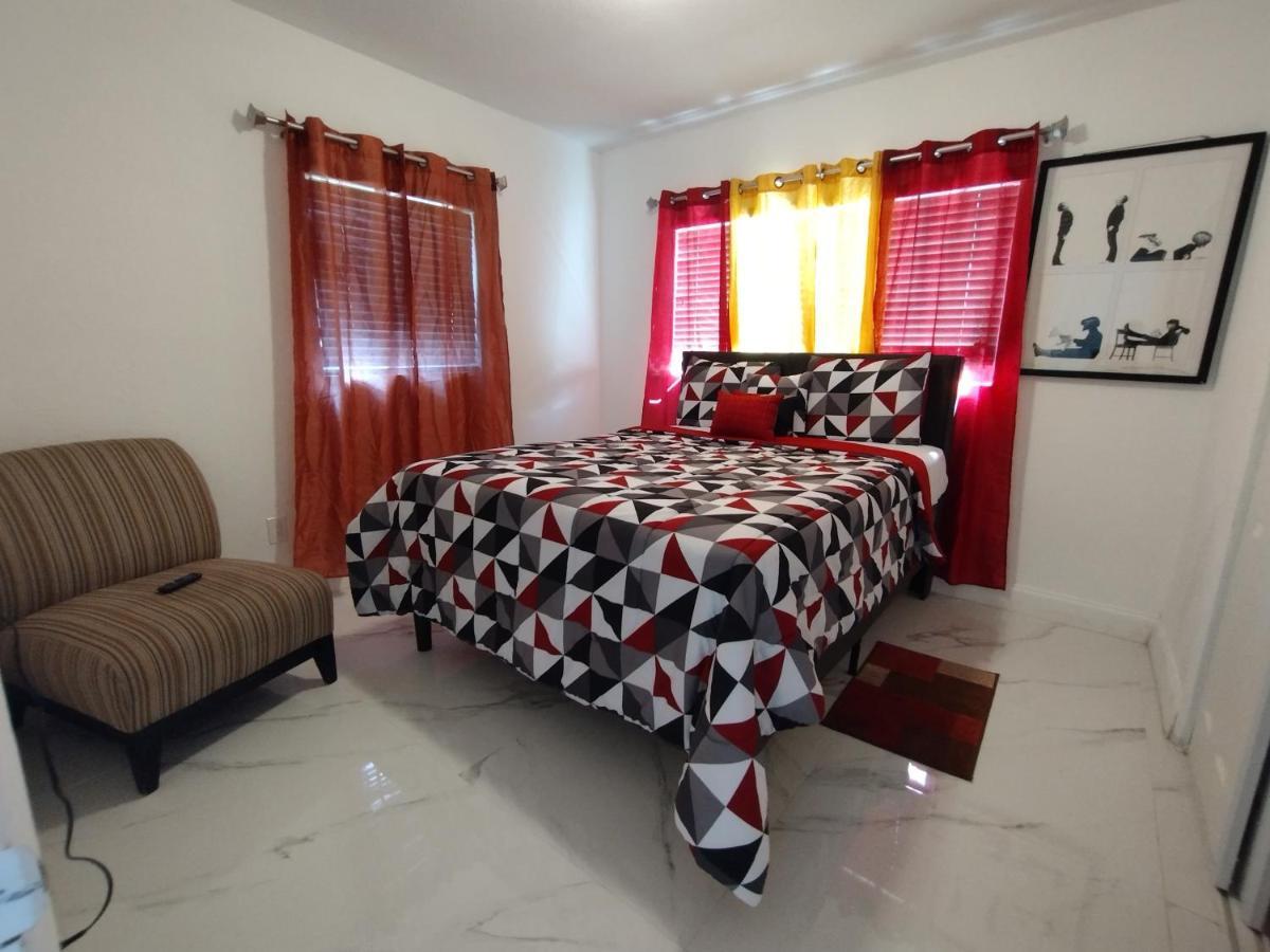 Cheerful 3-Bedroom Home /Ac+ Free Parking North Miami Beach Bagian luar foto