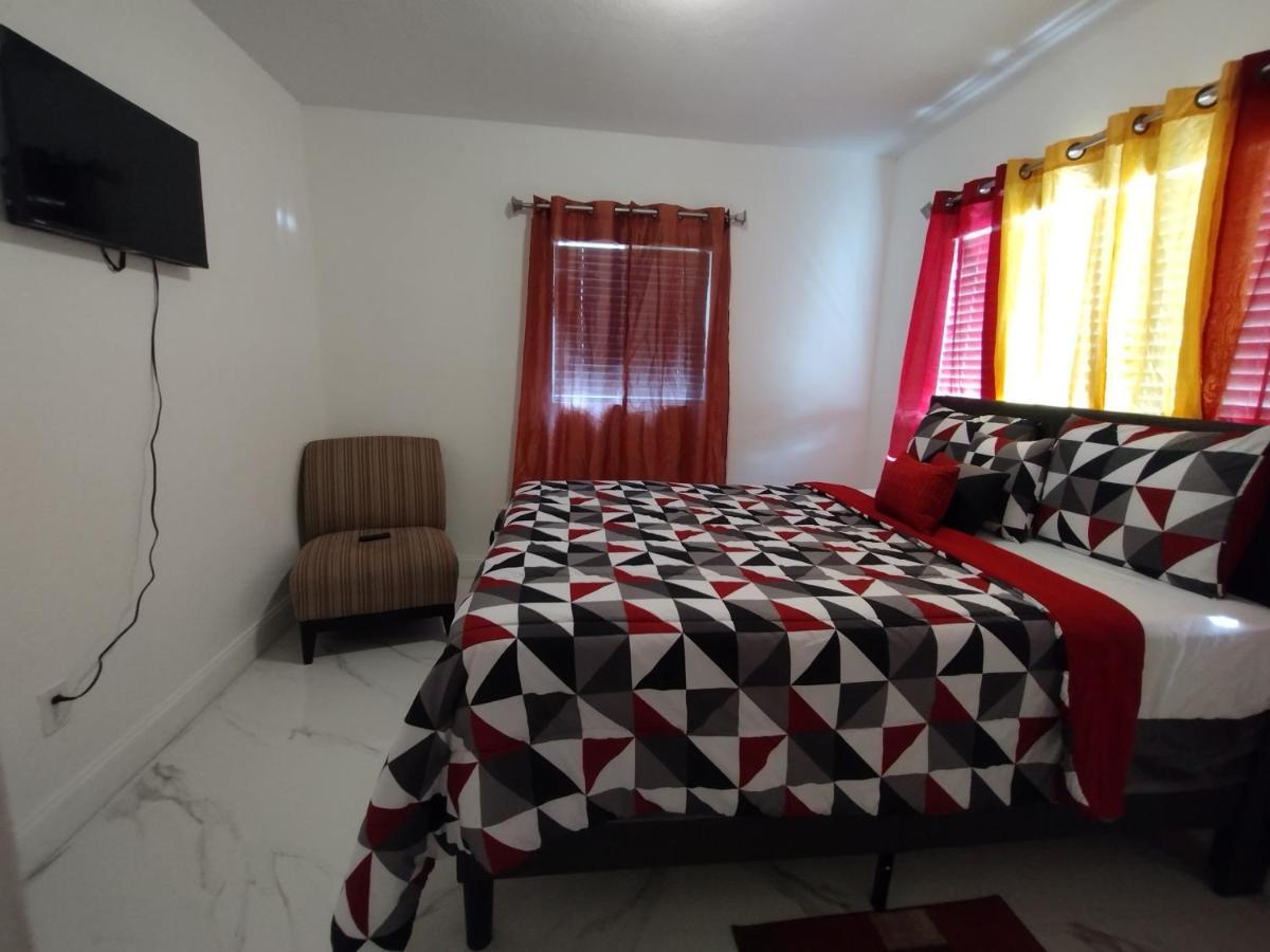Cheerful 3-Bedroom Home /Ac+ Free Parking North Miami Beach Bagian luar foto