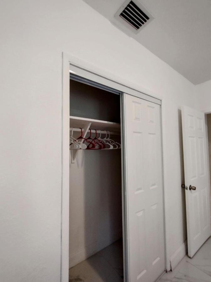 Cheerful 3-Bedroom Home /Ac+ Free Parking North Miami Beach Bagian luar foto
