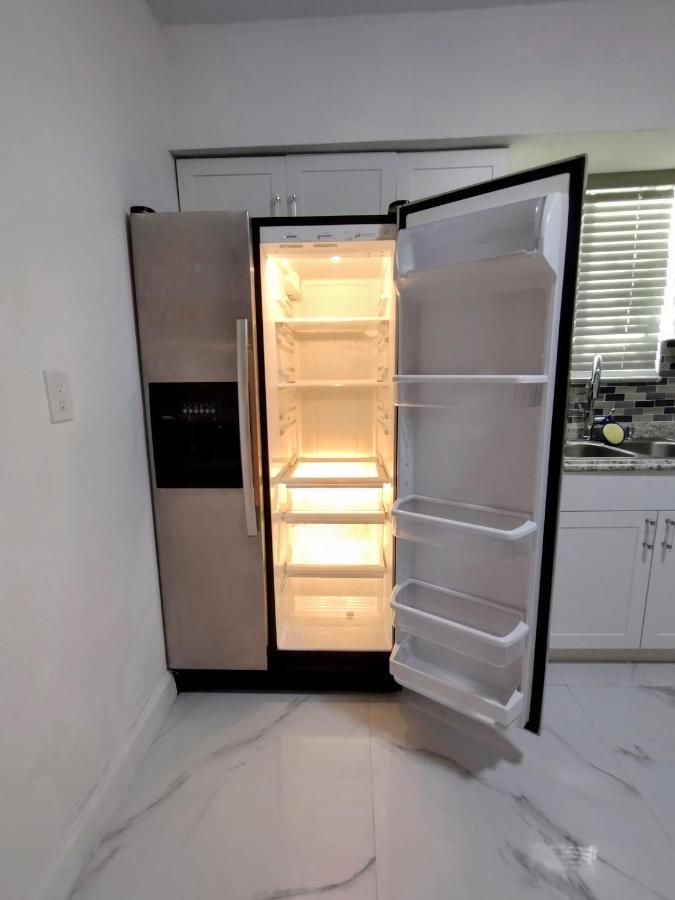 Cheerful 3-Bedroom Home /Ac+ Free Parking North Miami Beach Bagian luar foto