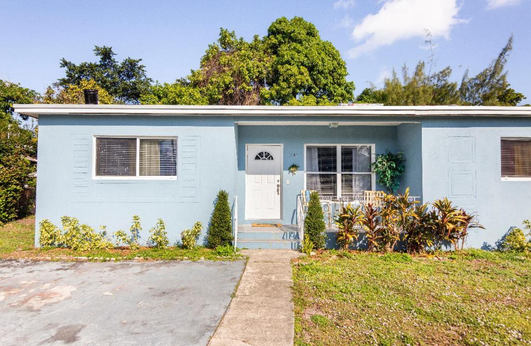 Cheerful 3-Bedroom Home /Ac+ Free Parking North Miami Beach Bagian luar foto