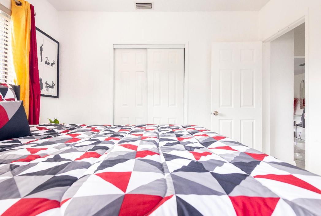 Cheerful 3-Bedroom Home /Ac+ Free Parking North Miami Beach Bagian luar foto