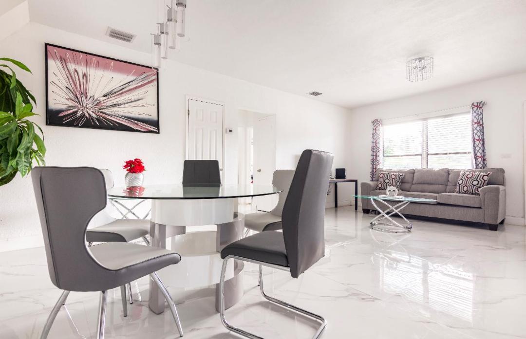 Cheerful 3-Bedroom Home /Ac+ Free Parking North Miami Beach Bagian luar foto