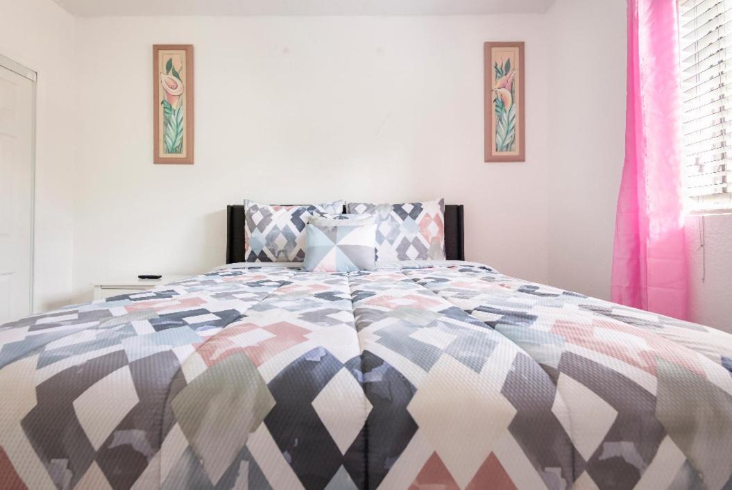 Cheerful 3-Bedroom Home /Ac+ Free Parking North Miami Beach Bagian luar foto
