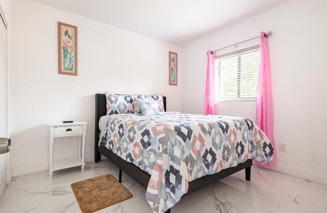 Cheerful 3-Bedroom Home /Ac+ Free Parking North Miami Beach Bagian luar foto