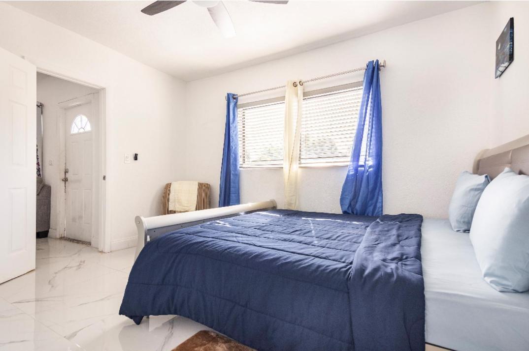 Cheerful 3-Bedroom Home /Ac+ Free Parking North Miami Beach Bagian luar foto