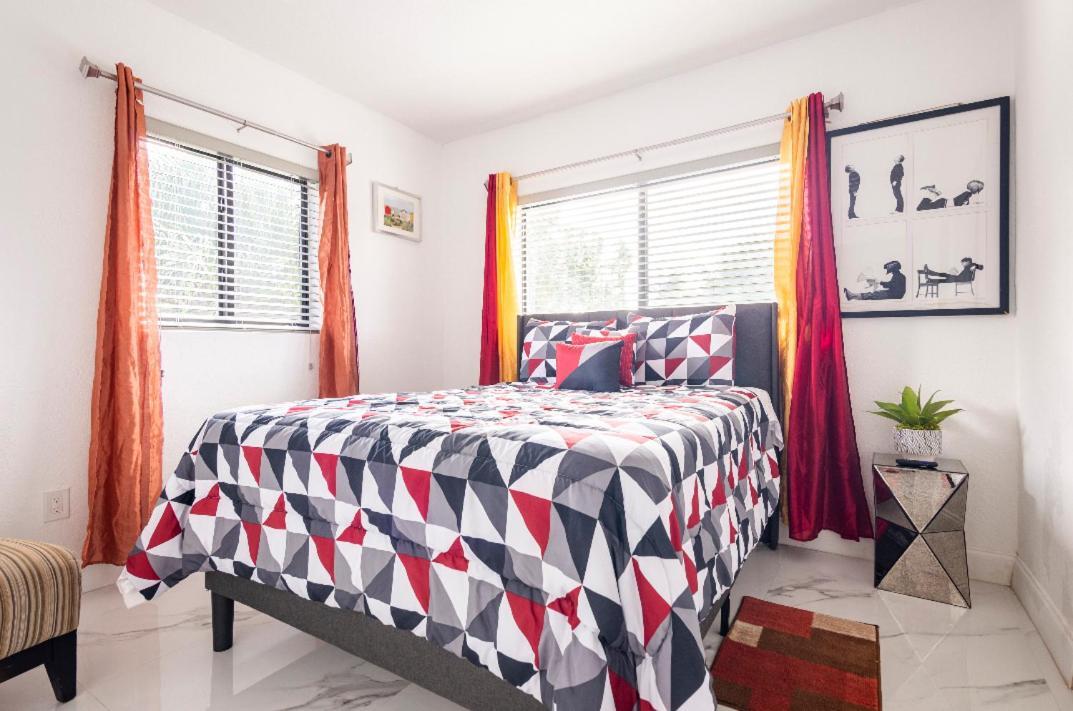Cheerful 3-Bedroom Home /Ac+ Free Parking North Miami Beach Bagian luar foto